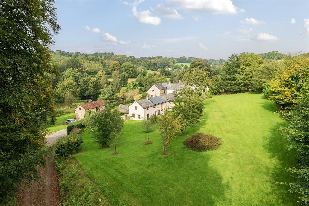 5 bedroom detached house for sale in Bampton, Tiverton, EX16