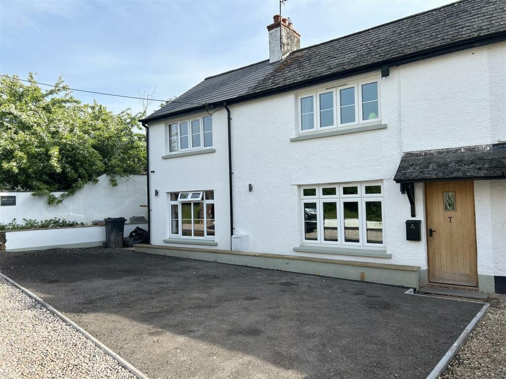 3 bedroom semidetached house for sale in Corner Lane, Halberton