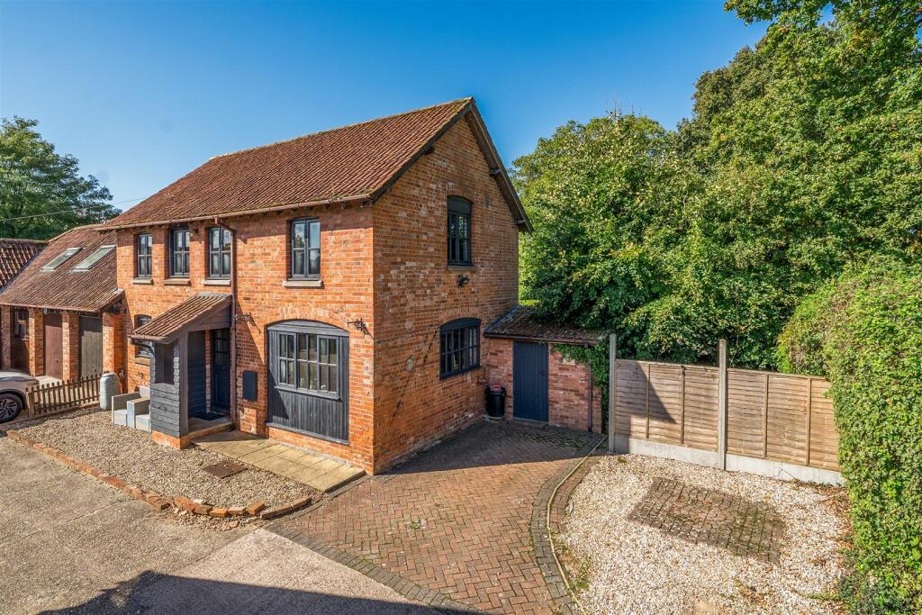 Main image of property: 4 Kensington Court, Washfield, Tiverton