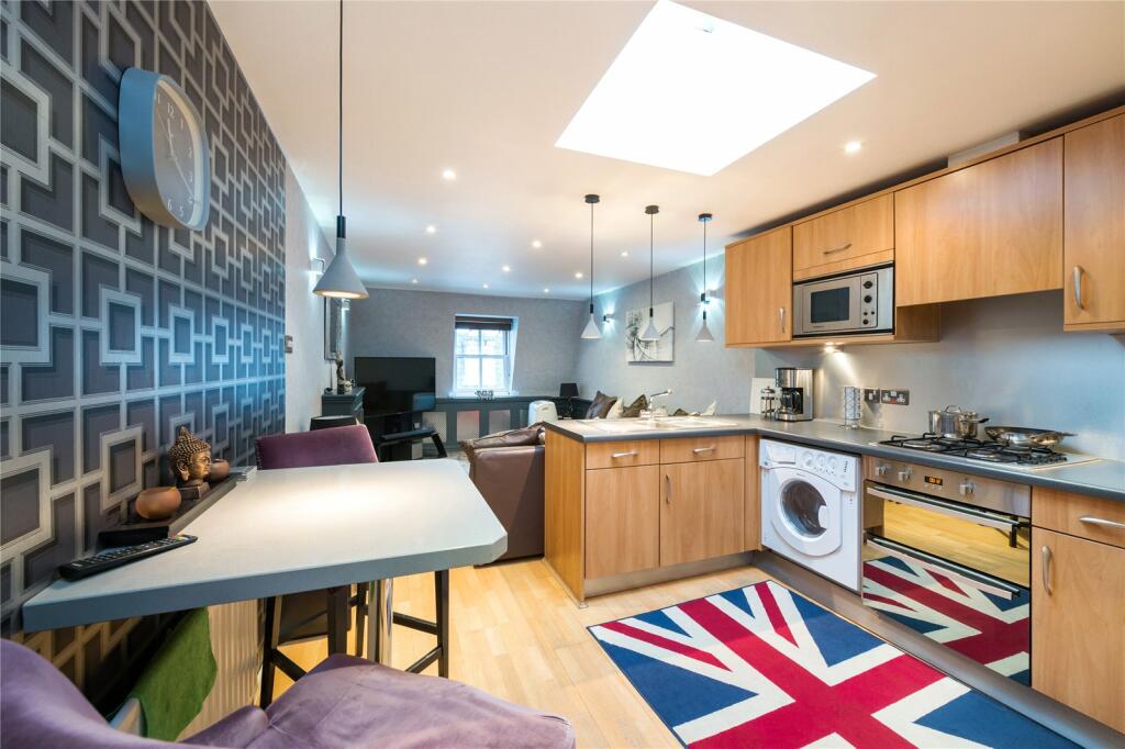 2 bedroom flat for rent in Brook Mews North,
Bayswater, W2
