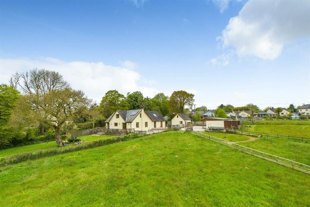 6 bedroom detached house for sale in Halwill, EX21