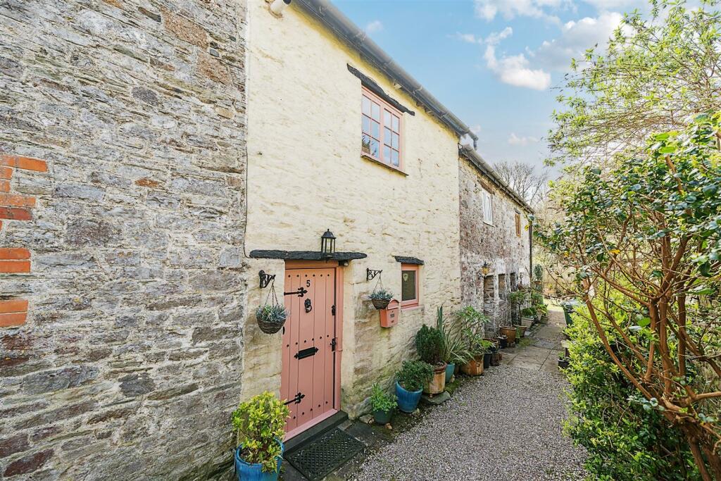 2 bedroom terraced house for sale in Sherwell Court, Buckfastleigh, TQ11
