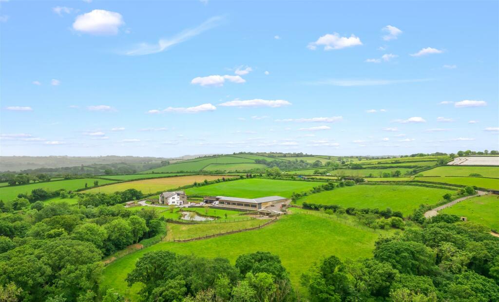 6 bedroom detached house for sale in Diptford, Totnes, TQ9