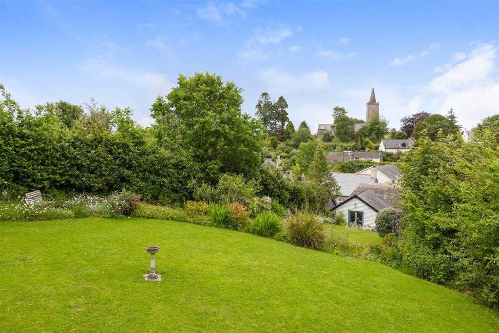 3 bedroom detached house for sale in Rattery, South Brent, TQ10