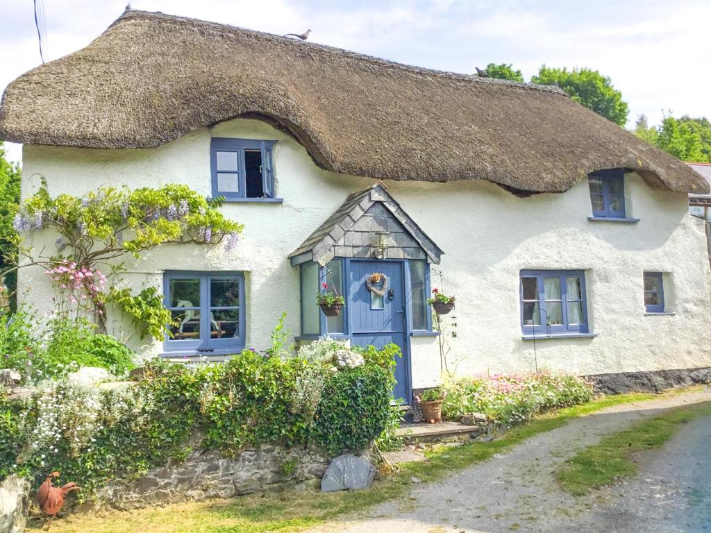 3 bedroom detached house for sale in Rattery, South Brent, TQ10