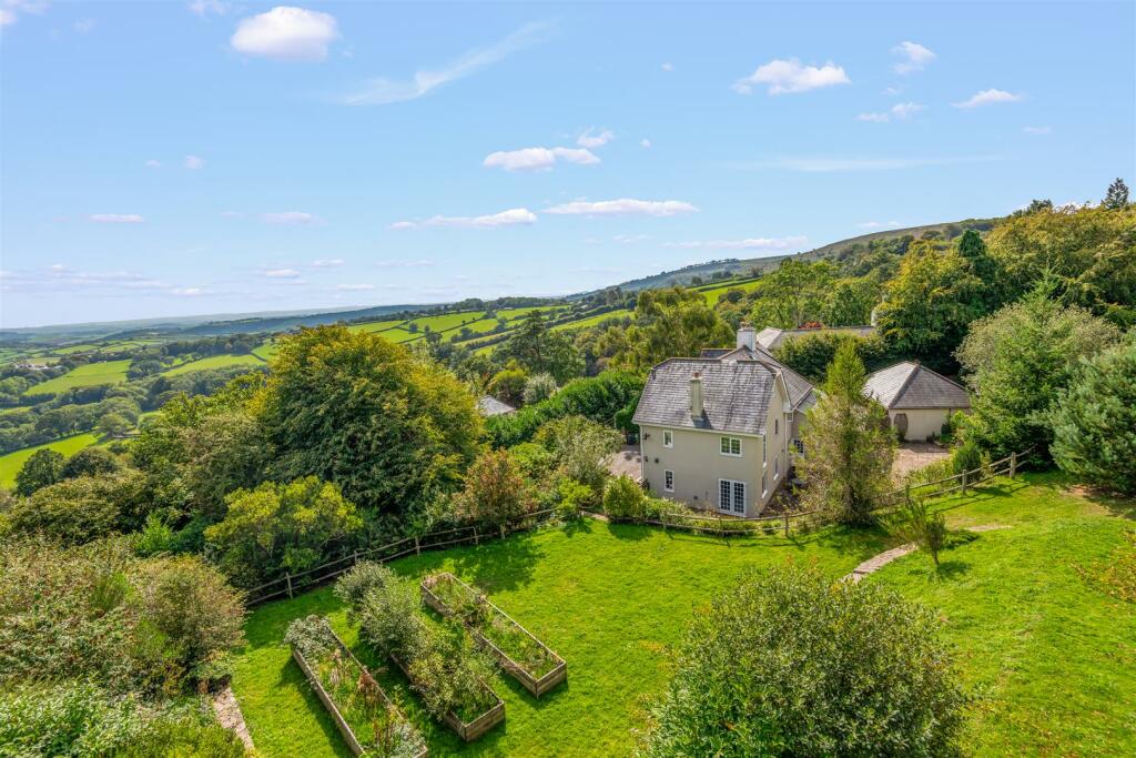6 bedroom detached house for sale in Haytor, Devon, TQ13