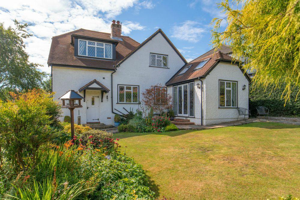 4 bedroom detached house for sale in Hill Rise, Chalfont St Peter
