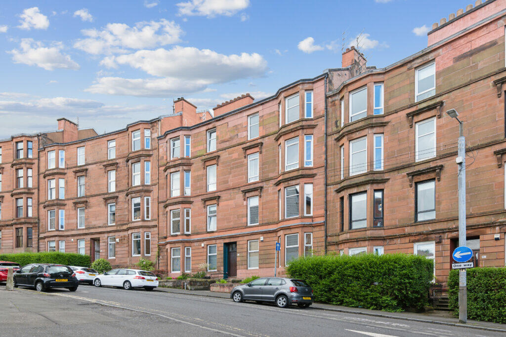 2 bedroom flat for sale in 1/2 95 Oban Drive, Glasgow, G20 6AA, G20