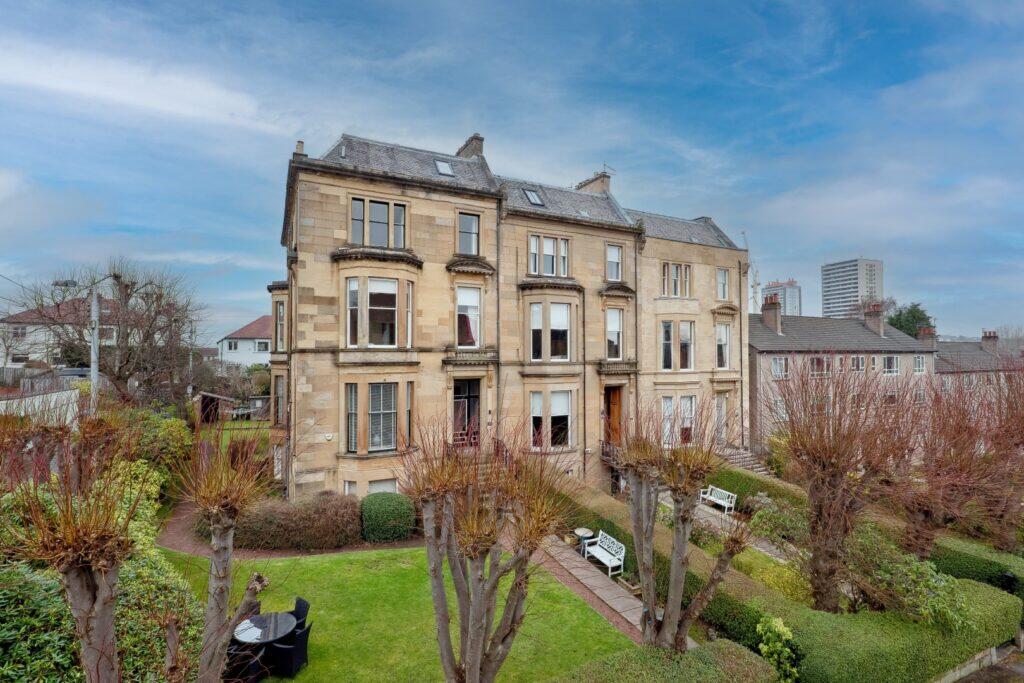 Main image of property: 2/1 37 Winton Drive, Kelvinside, G12 0QB
