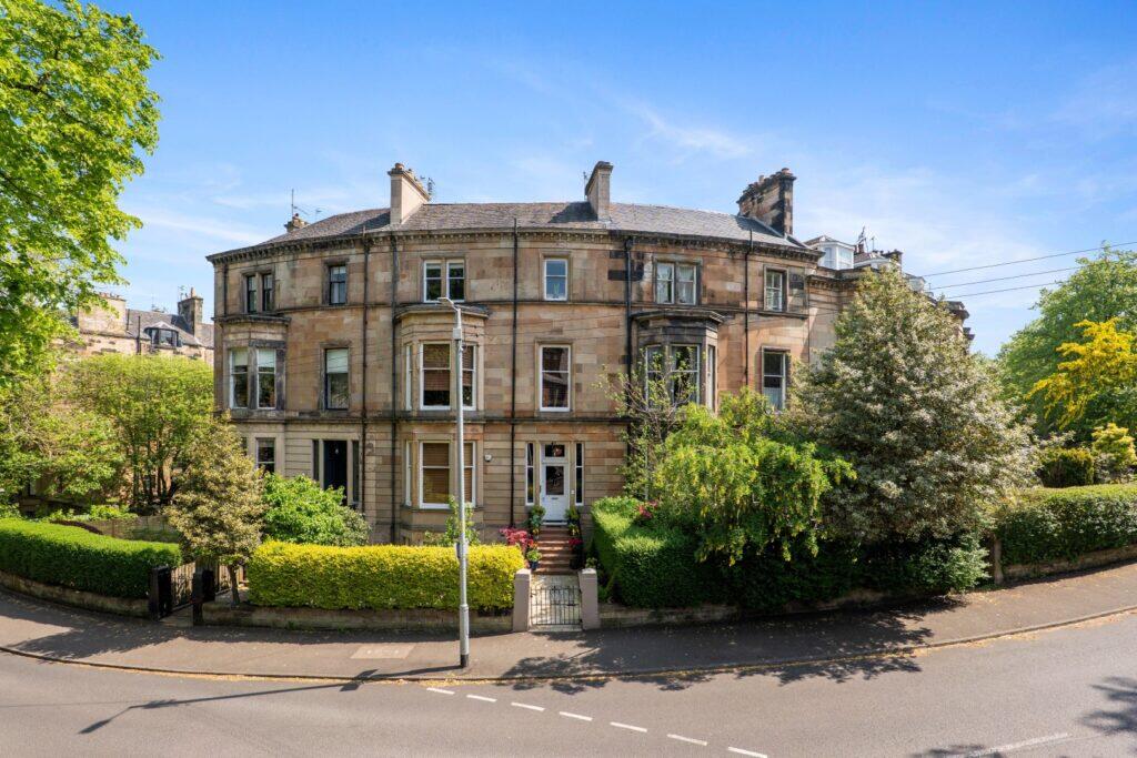Main image of property: 2/1 18 Rosslyn Terrace, Dowanhill, G12 9NA