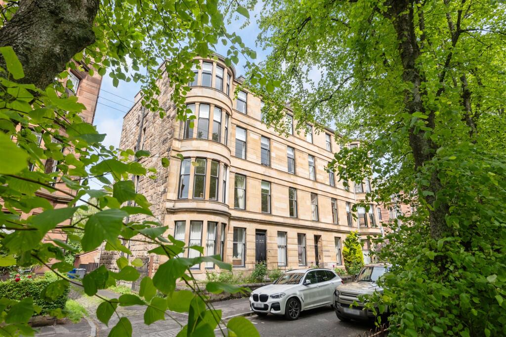 Main image of property: 2/2 2 Queensborough Gardens, Hyndland, G12 9PW