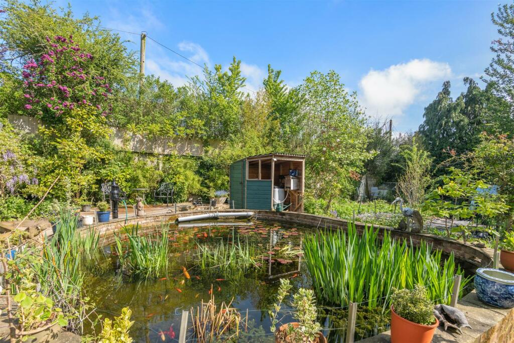 3 bedroom detached house for sale in South Chard, Chard, TA20