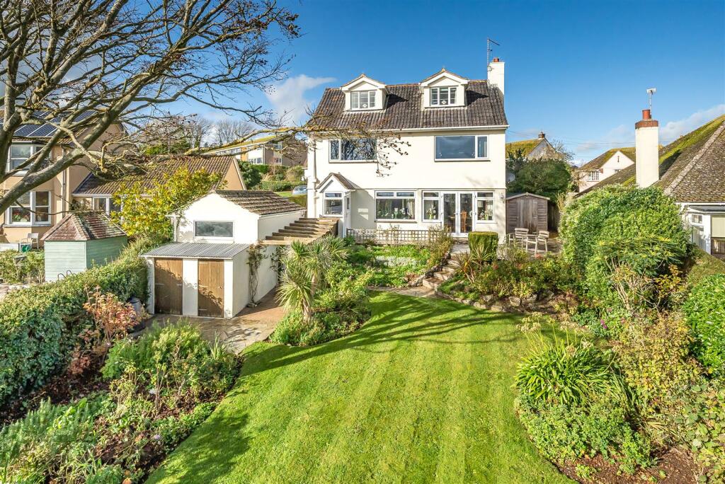 3 bedroom detached house for sale in Highcliffe Crescent, Seaton, EX12