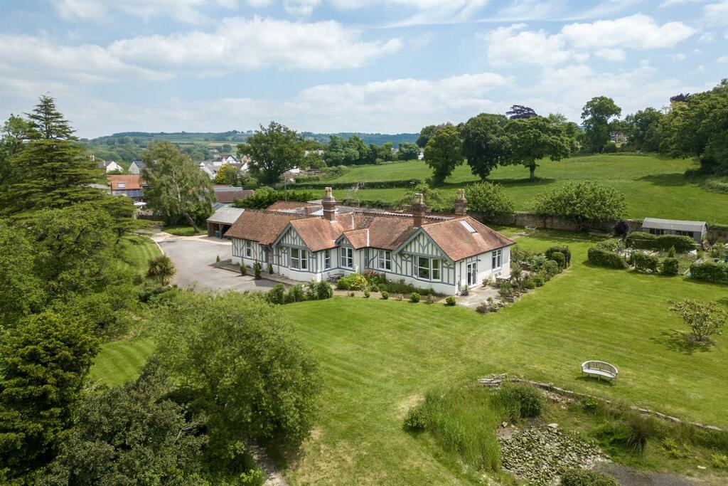 6 bedroom detached house for sale in Lyme Road, Axminster, EX13