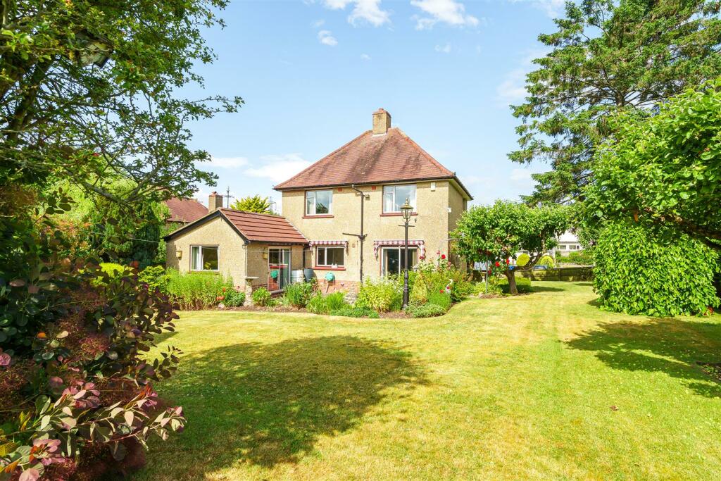 3 bedroom detached house for sale in Langford Road, Honiton, EX14