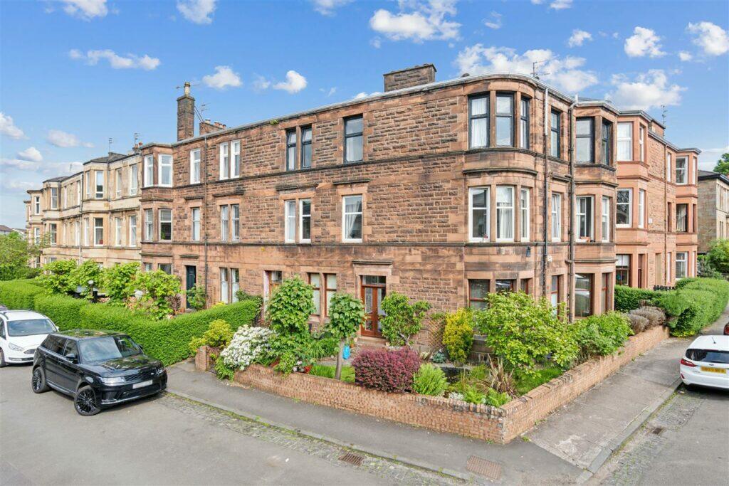 4 bedroom flat for sale in 2/2, 13 Millbrae Crescent, Langside, G42 9UW, G42