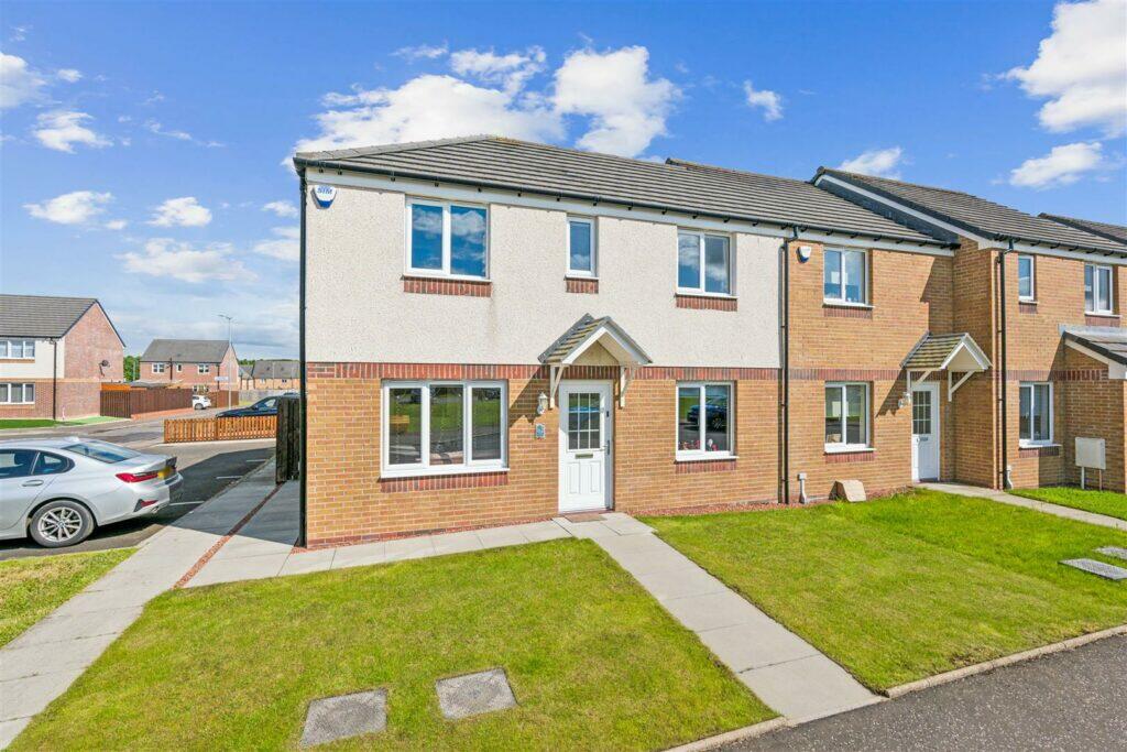 4 bedroom end of terrace house for sale in 62 Penny Crescent, Glasgow