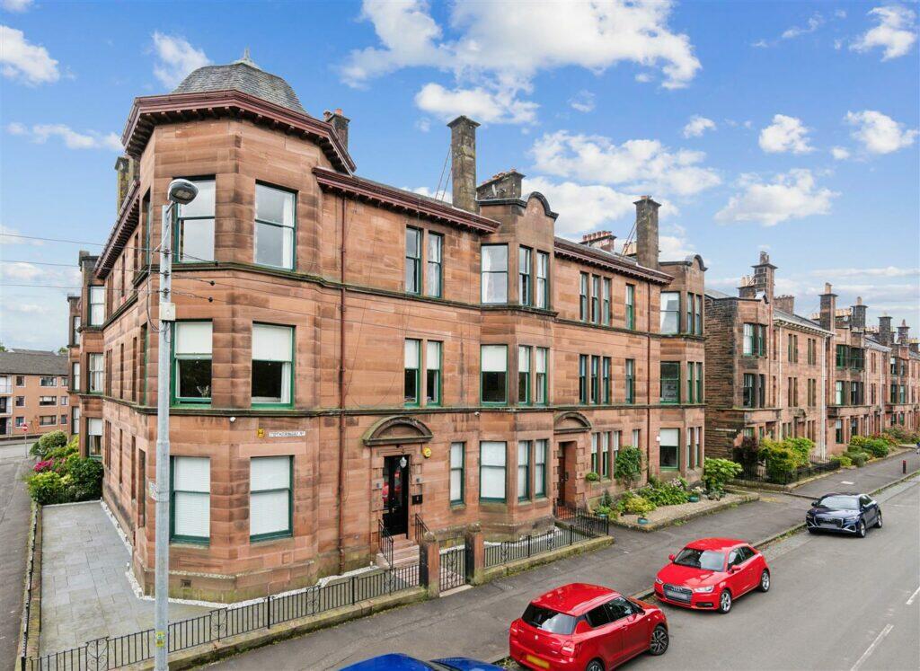 Main image of property: 2/1, 15 Fotheringay Road, Pollokshields, G41 4NL