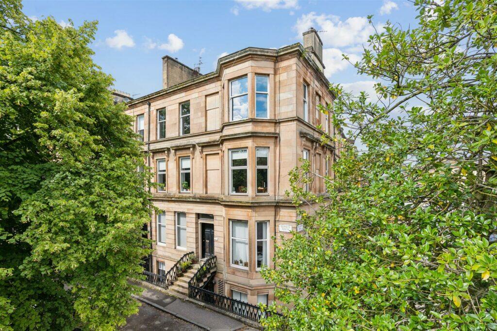 Main image of property: 2/1B, 122 Queens Drive, Queens Park, G42 8QN