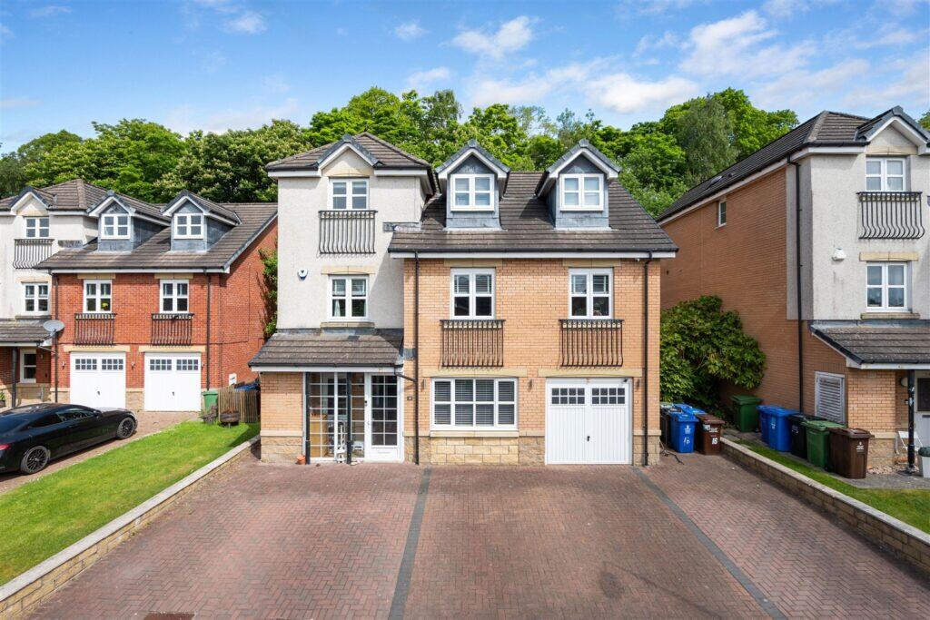 Main image of property: 16 Blacksey Burn Drive, Crookston, G53 7SX