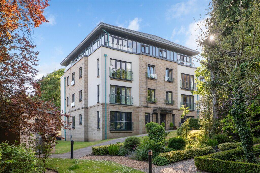 Main image of property: 0/2, 12 Rawcliffe Gardens, Langside, G41 3DA