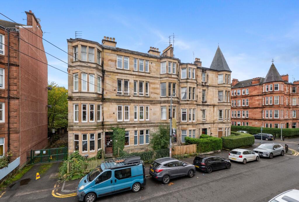 Main image of property: 2/2, 39 Deanston Drive, Shawlands, G41 3AG