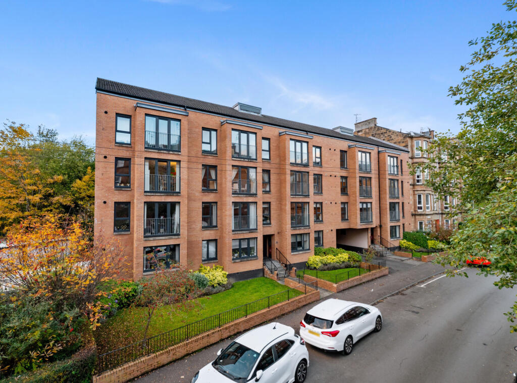 Main image of property: 1/1, 30 Lochleven Road, Battlefield, G42 9JJ