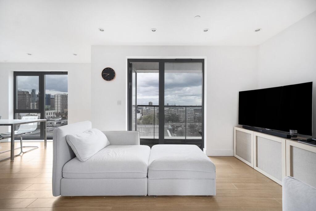 Main image of property: Wilson Tower, 
16 Christian Street, E1