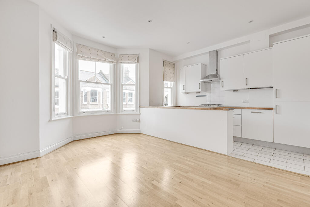 2 bedroom flat for rent in Brayburne Avenue,
Clapham Town, SW4