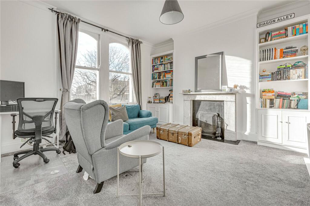 2 bedroom flat for rent in Bolingbroke Grove,
Between the Commons, SW11