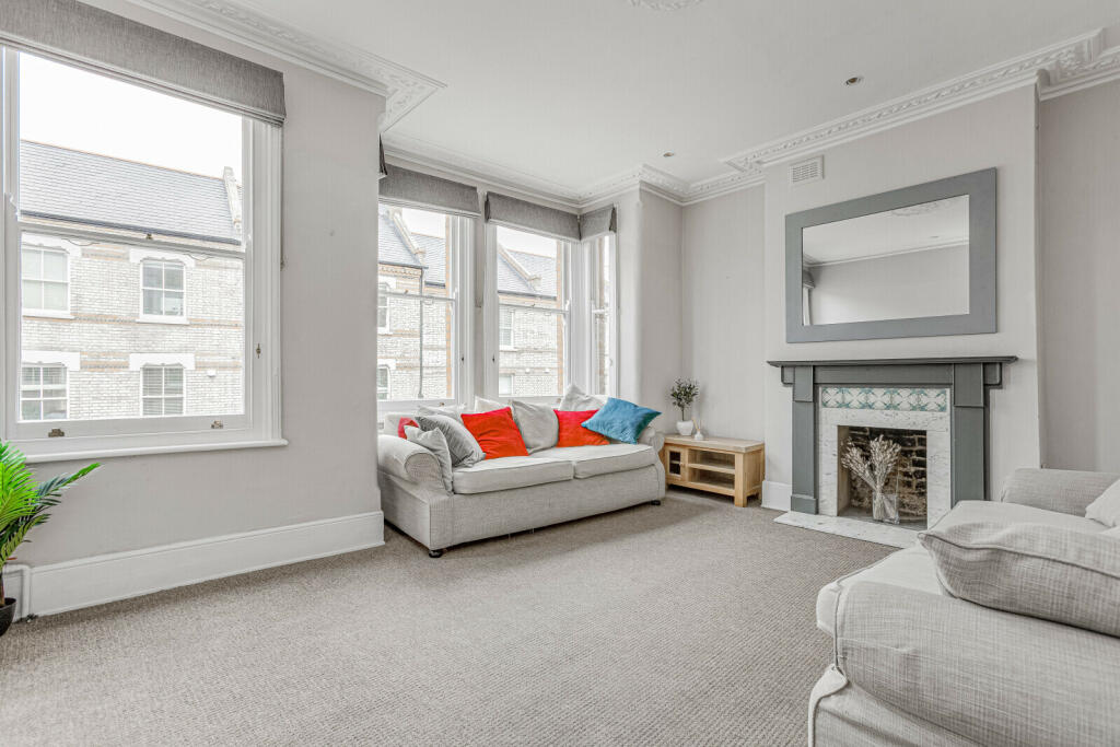 3 bedroom flat for rent in Rectory Grove, Clapham Town, SW4