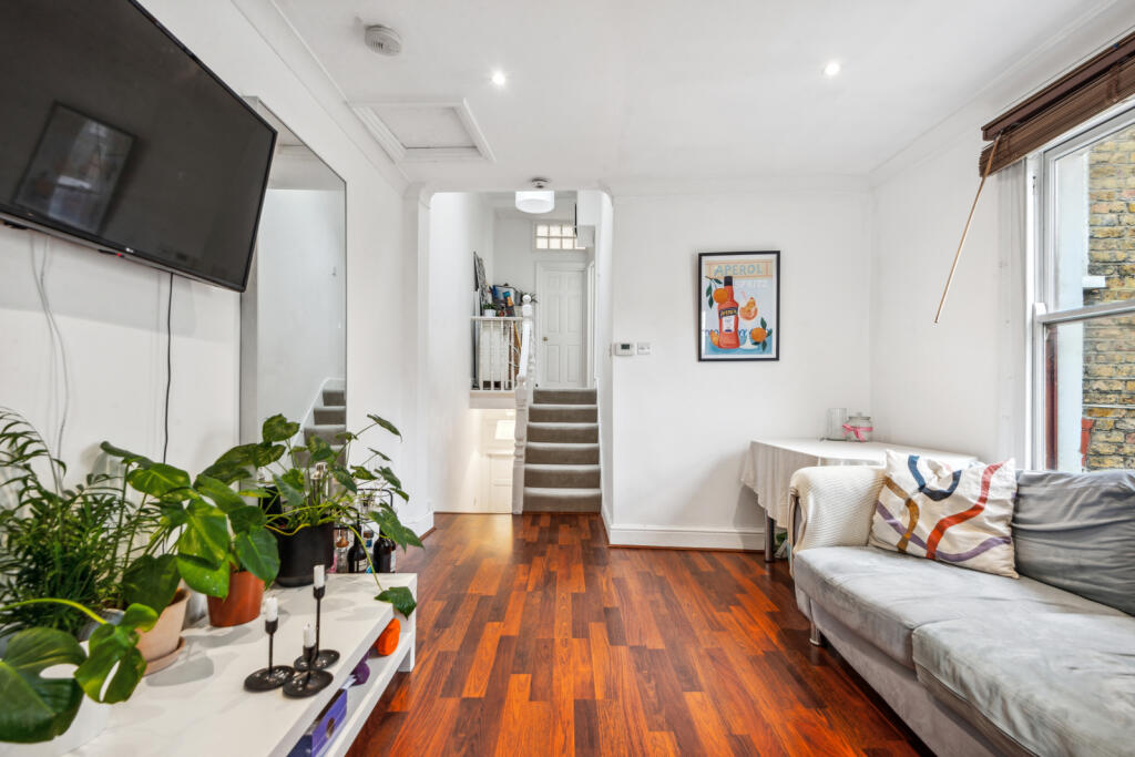 2 bedroom flat for rent in Holyport Road,
Bishops Park, SW6