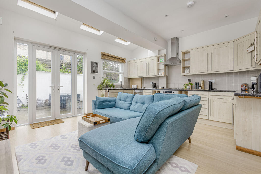 1 bedroom flat for rent in Delaford Street, Fulham, SW6