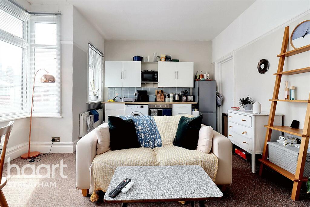 1 bedroom flat for rent in Broxholm Road, SE27