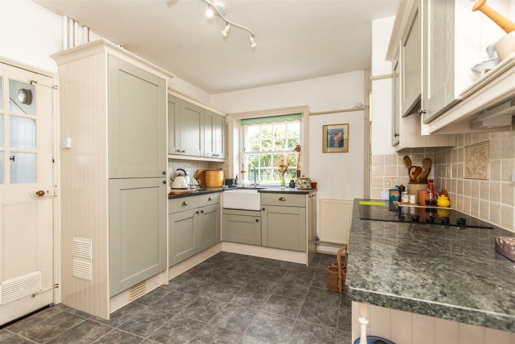 Additional property image - Manor Way, Eastbourne, BN20 9BN
