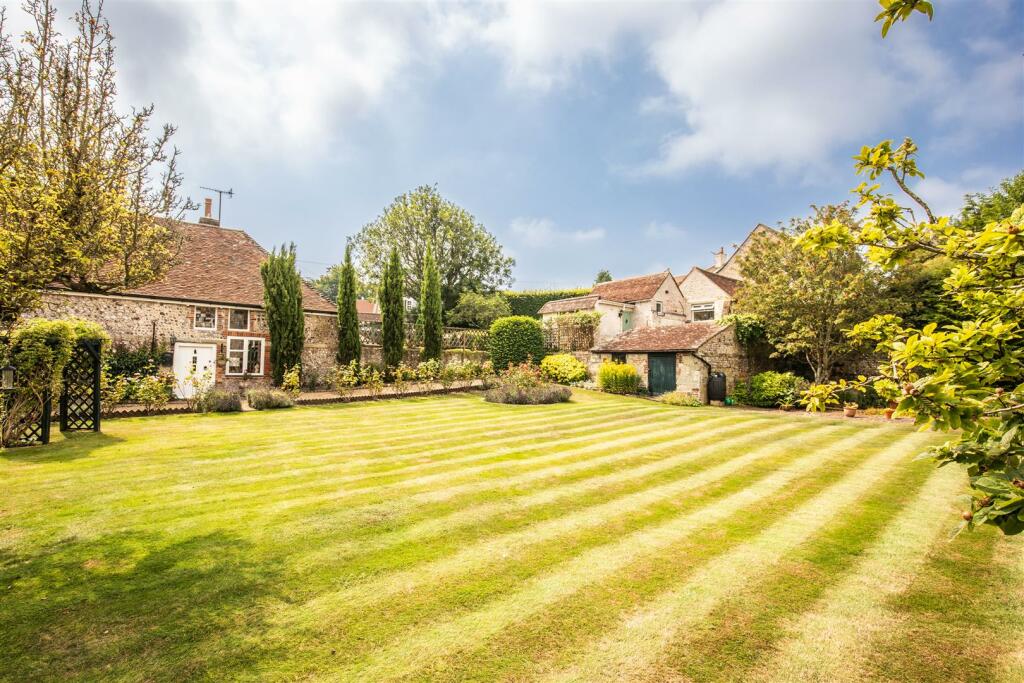 Additional property image - Manor Way, Eastbourne, BN20 9BN