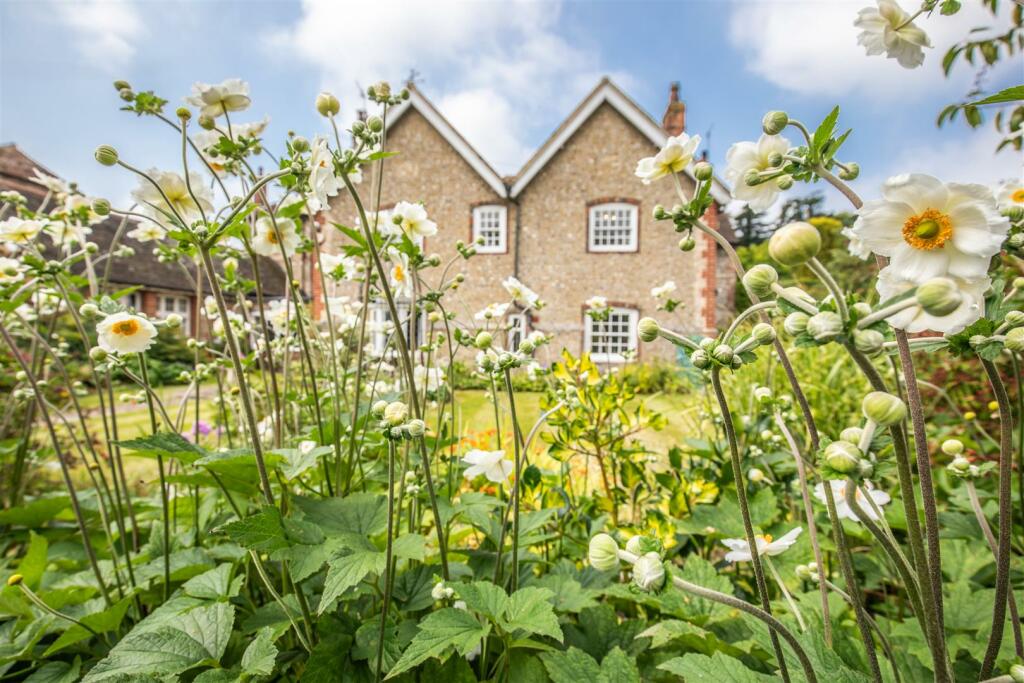 Additional property image - Manor Way, Eastbourne, BN20 9BN