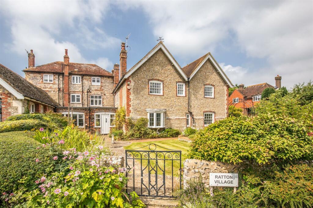 Additional property image - Manor Way, Eastbourne, BN20 9BN