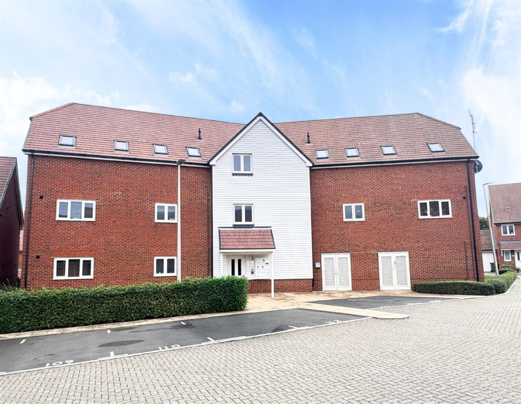 Main image of property: Yarrow Place, Stone Cross, Pevensey, BN24 5GG