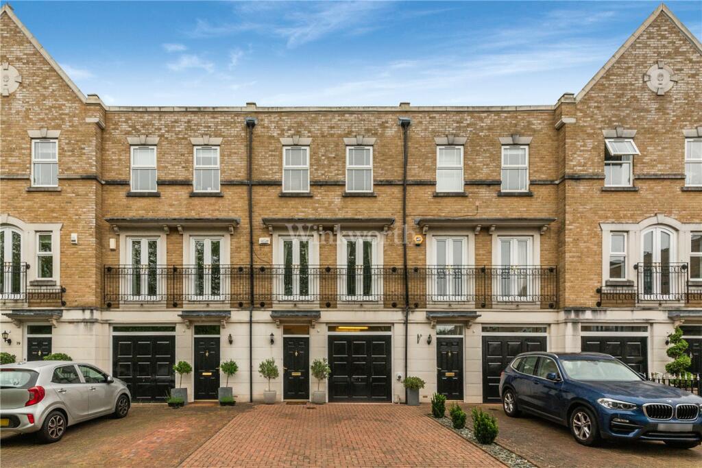 4 bedroom terraced house for sale in St. Martins Lane, Beckenham, BR3
