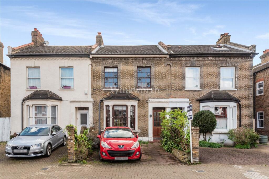 3 bedroom terraced house for sale in Mackenzie Road, Beckenham, BR3