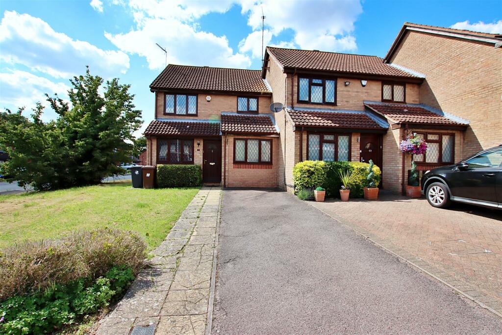 3 bedroom semidetached house for sale in The Campions, Borehamwood, WD6