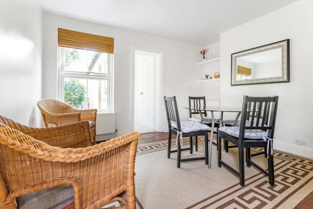 2 bedroom semidetached house for sale in Gladstone Road, Kingston upon