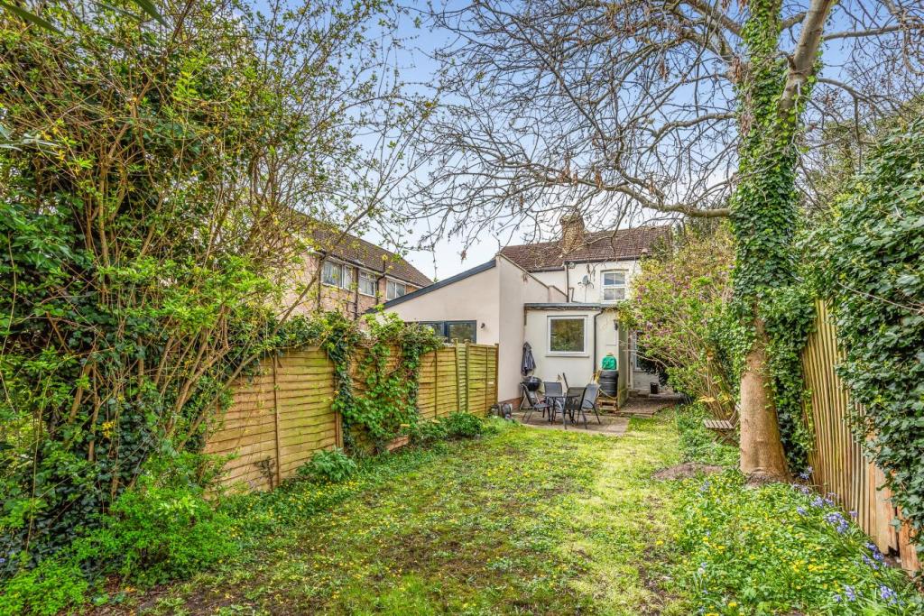 2 bedroom semidetached house for sale in Gladstone Road, Kingston upon