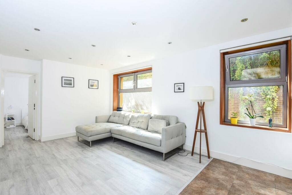 1 bedroom flat for sale in Kingston Hill, Kingston upon Thames, KT2