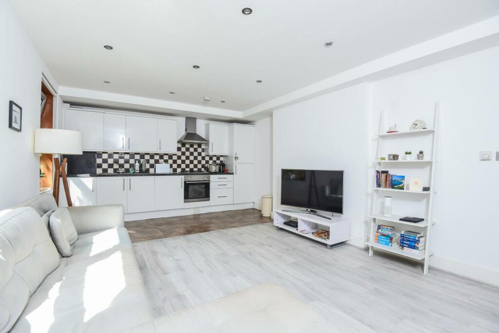1 bedroom flat for sale in Kingston Hill, Kingston upon Thames, KT2