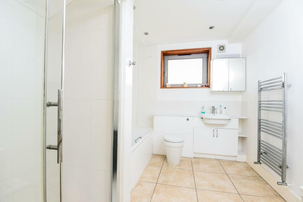 1 bedroom flat for sale in Kingston Hill, Kingston upon Thames, KT2