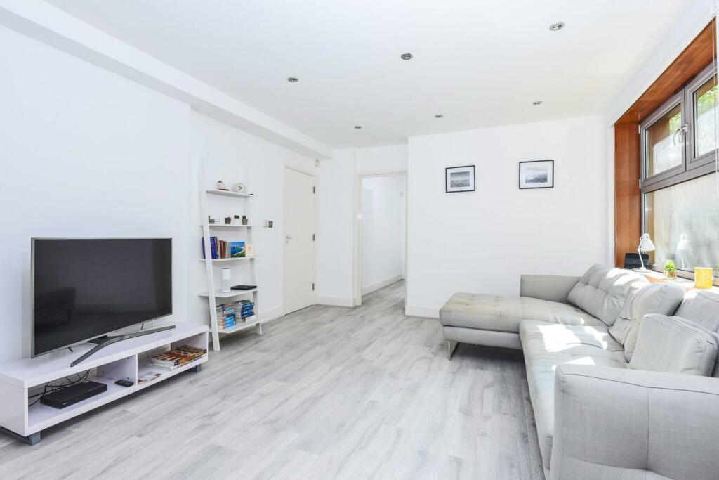 1 bedroom flat for sale in Kingston Hill, Kingston upon Thames, KT2