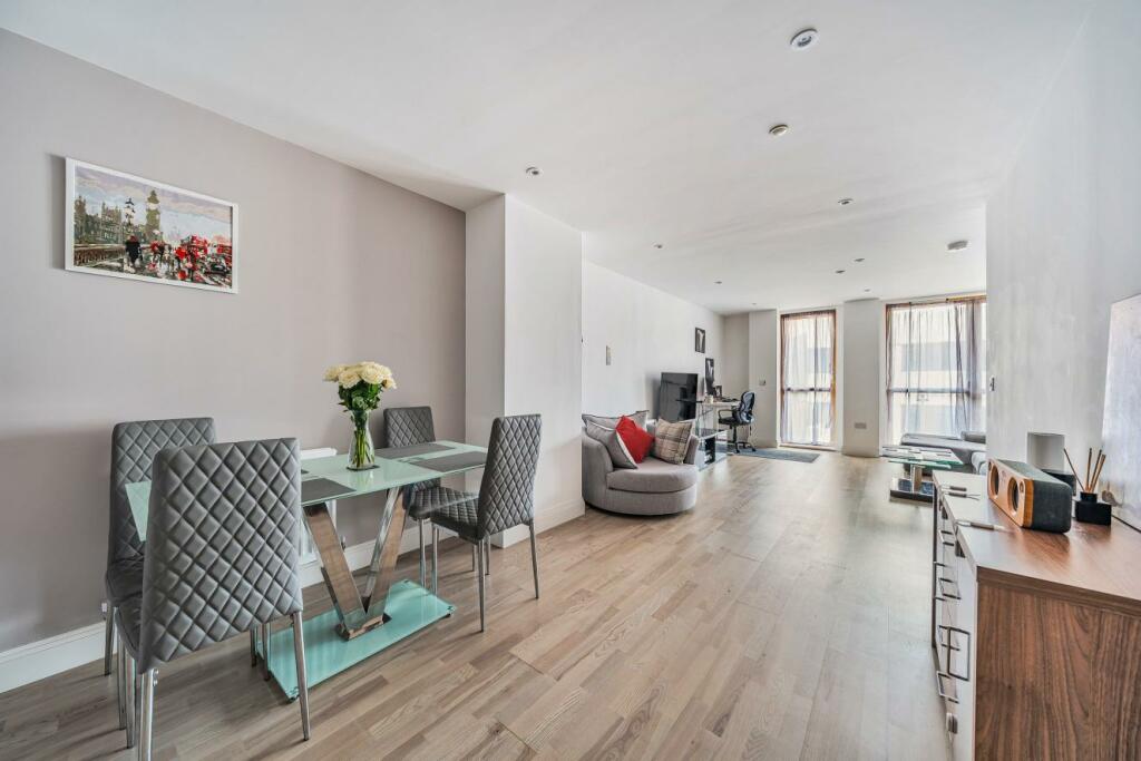 3 bedroom flat for sale in Blagdon Road, New Malden, KT3