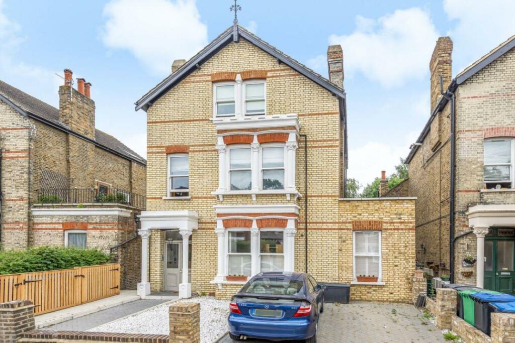 2 bedroom flat for sale in Fassett Road, Kingston Upon Thames, KT1